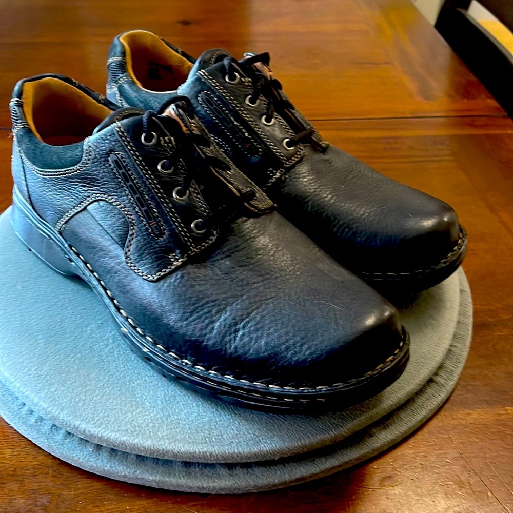 Clarks brand NEW w/o box. Mens 12 Medium (regular) width. Black. Unstructured.